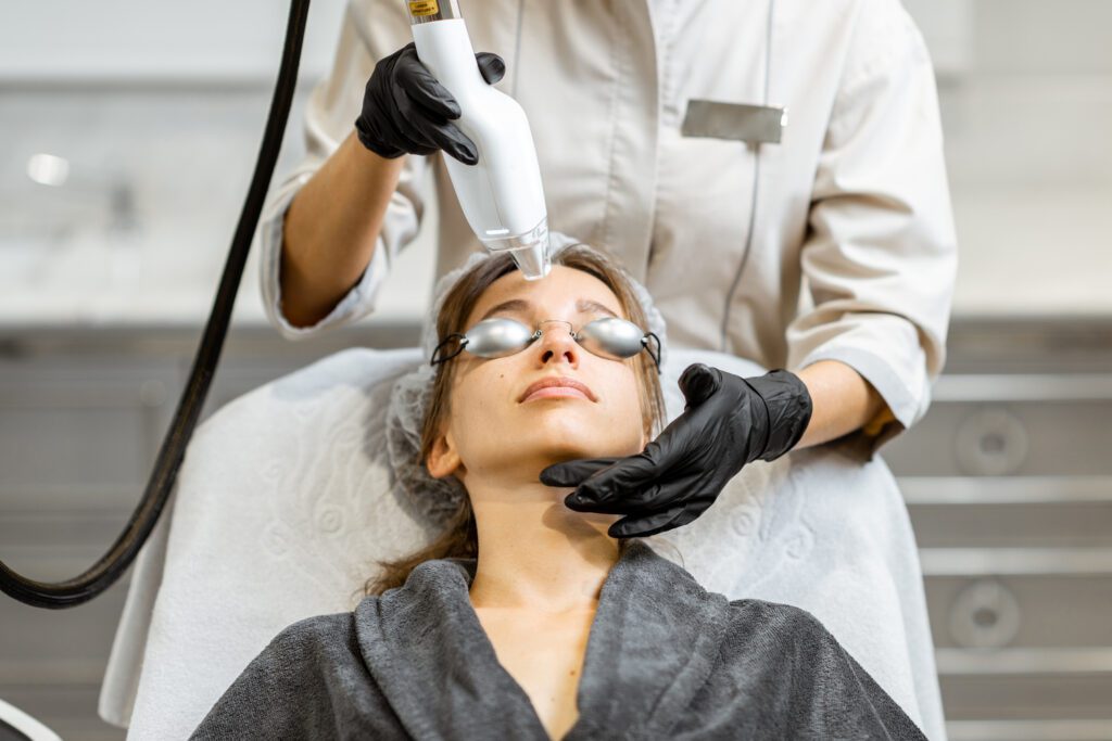 Tratamentos a laser podem ser eficazes na remoção de manchas na pele